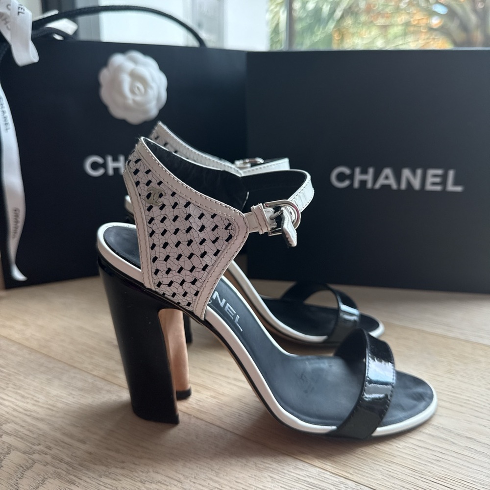 Chanel Black & White Women's Heel 37.5 - Picture 3 of 4